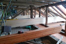 Einbau neuer Dachstuhl in historischen Dachstuhl (2)