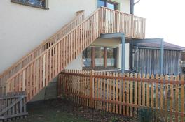 Balkon mit Treppe, sibirische Lärche