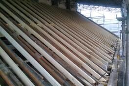 Einbau neuer Dachstuhl in historischen Dachstuhl